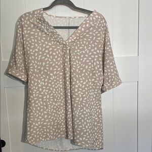 Women's Beige and White Patterned Top